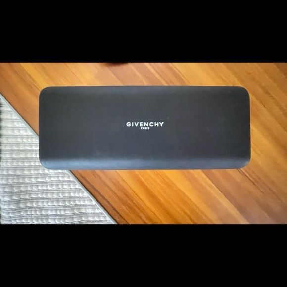 Timeless Givenchy  sunglasses - Picture 16 of 16